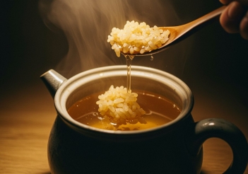 Cách nấu trà sữa gạo rang giúp giữ hương thơm lâu hơn - Khoa học Kỹ thuật