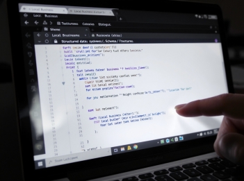 Hướng dẫn cài schema Local Business để tăng độ tin cậy doanh nghiệp trên bản đồ