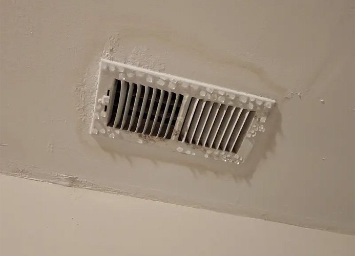 miệng gió louver bị đọng nước